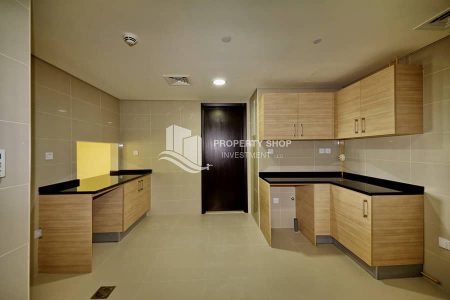 13 3-bedroom-apartment-al-reem-island-marina-square-ocean-terrace-kitchen-1. JPG