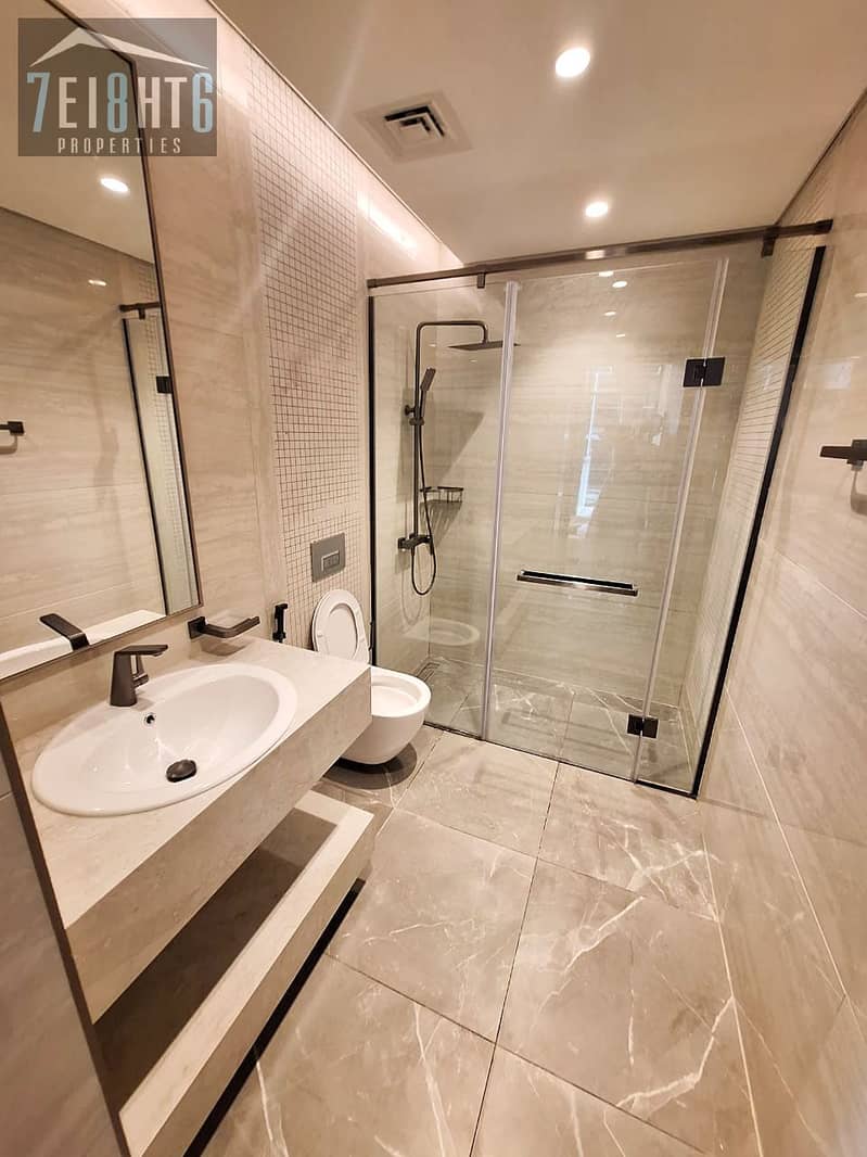 8 10 - Master bedrooom bathroom. jpg
