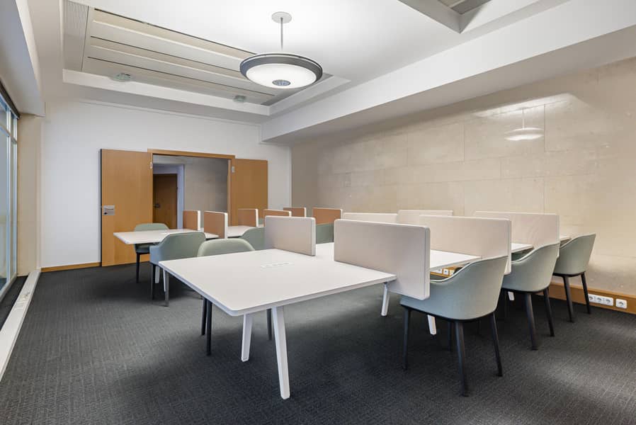 9 Regus Stock Exchange 154 Vienna Austria Coworking 1. jpg