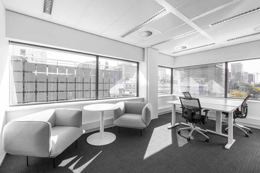 4 Regus Rotterdam City-WNA 2714 Rotterdam Netherlands Office with 3 desks. jpg