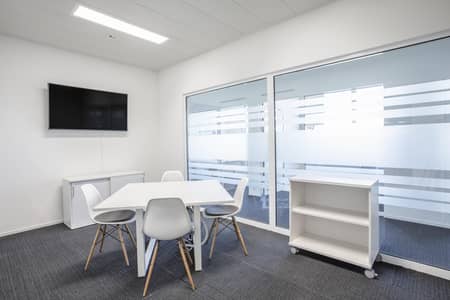Офис в аренду в Al Dhannah City, Абу-Даби - Regus SCHAFFHAUSEN, Lipo Park 4364 Schaffhausen Switzerland Large Meeting Room. jpg