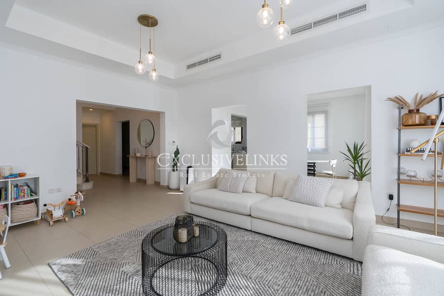 Upgarded | 4 BR Villa | Available Now Upgarded | 4 BR Villa | Available Now