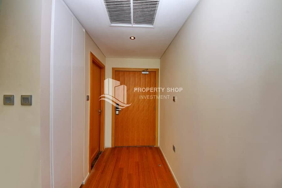 6 1943327-31729-Foyer. jpg