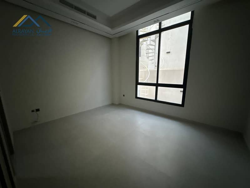 19 e3a30625-fbdc-494d-aa76-592f871da2e3. jpg