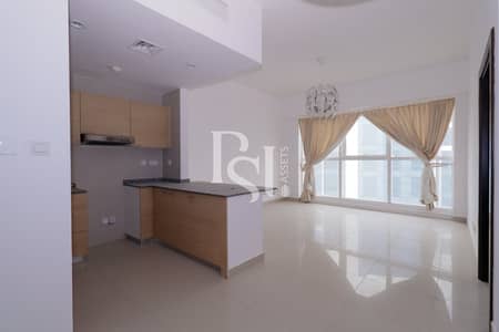 1 Bedroom Flat for Sale in Al Reem Island, Abu Dhabi - c3-marina-bay-tower-city-of-lights-al-reem-island-abu-dhabi-living-area (5). JPG