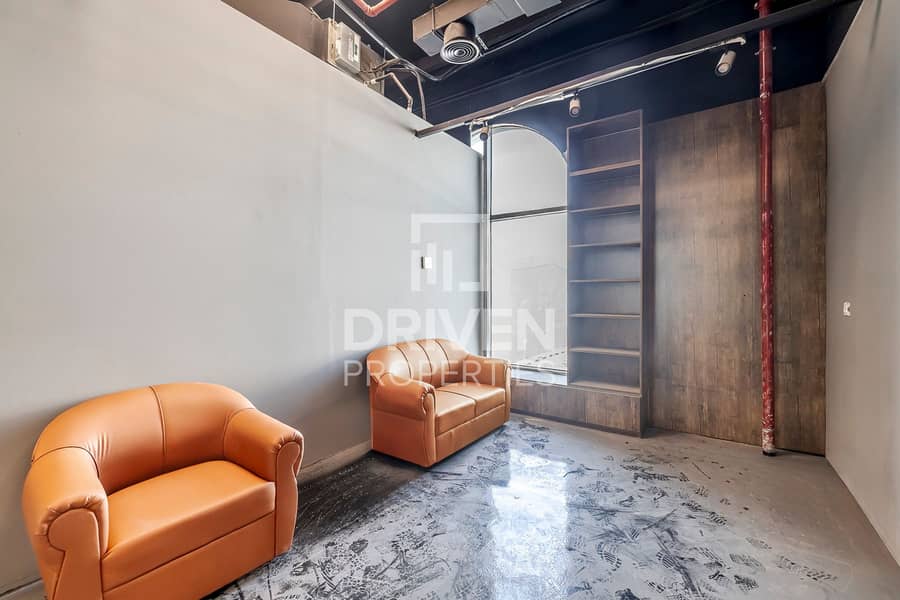 Semi Fitted Warehouse with Showroom Semi Fitted Warehouse with Showroom