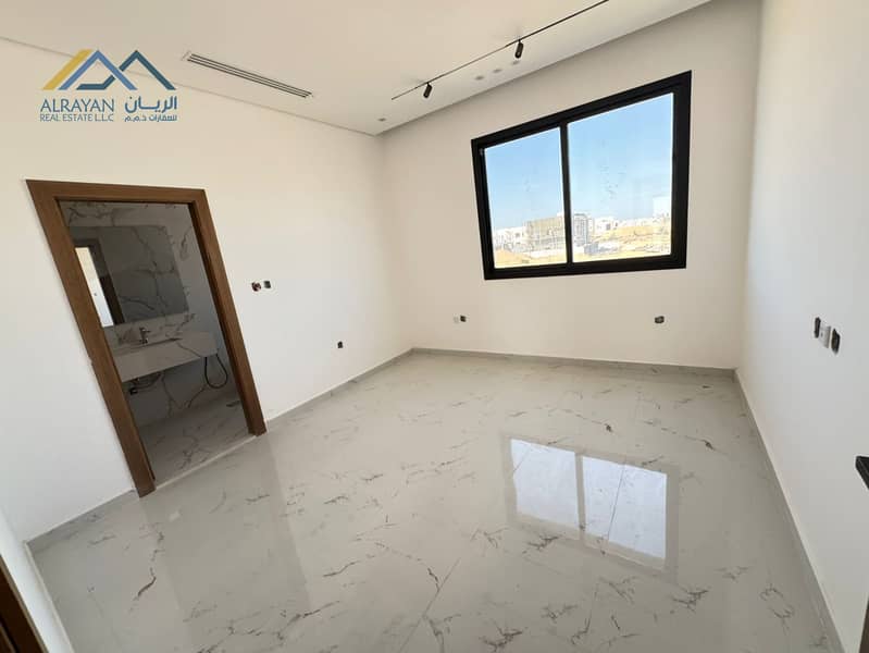 10 4b2519d8-39cc-4523-b873-5077eaeed2e2. jpg