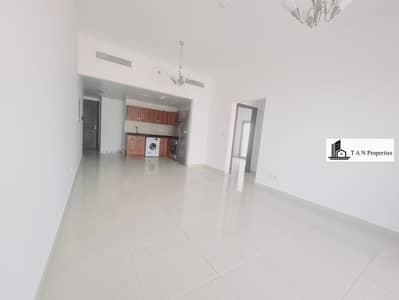 Elite living | massive layout | near circle mall