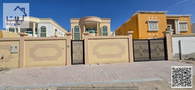 Villa for annual rent in Ajman, Al Rawda 2. A lively area, close to all services, with easy access to Dubai and Sharjah.  Land area: 5000 sq. ft. Buil