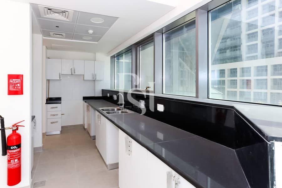 8 saadiyat-park-view-bloom-abu-dhabi-kitchen (1). jpg