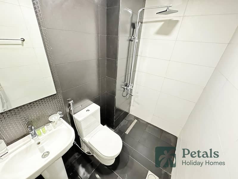 17 Bathroom - 1. jpeg