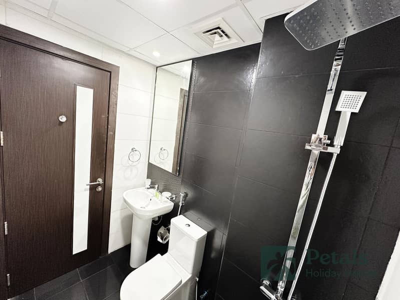 18 Bathroom - 2. jpeg