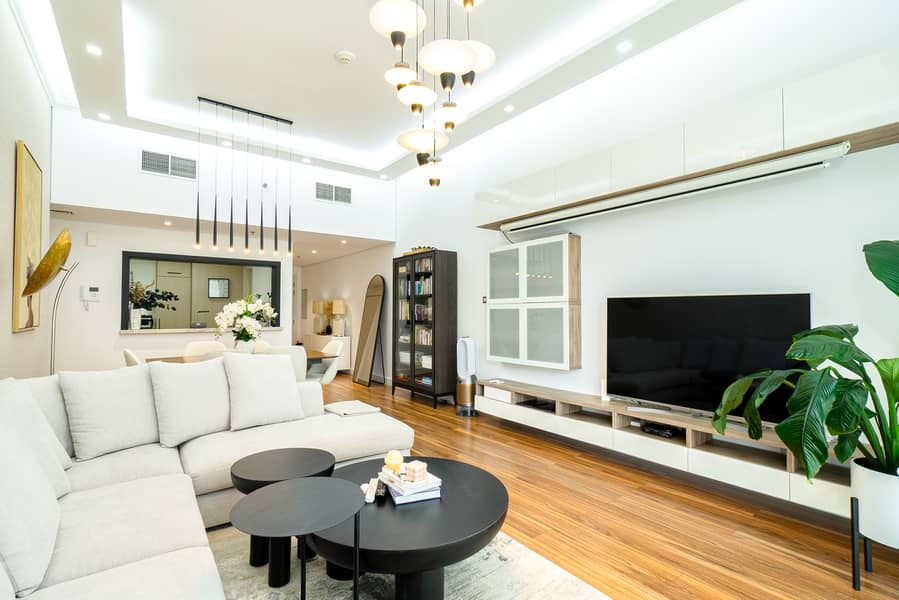 Prime Location | Luxurious Upgraded Unit | Vacant Prime Location | Luxurious Upgraded Unit | Vacant
