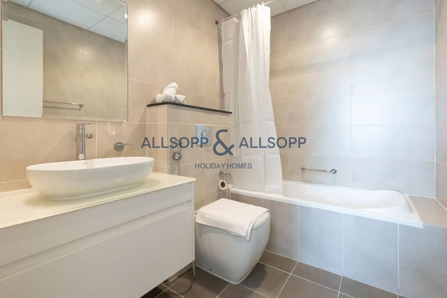 6 En Suite Bathroom Area