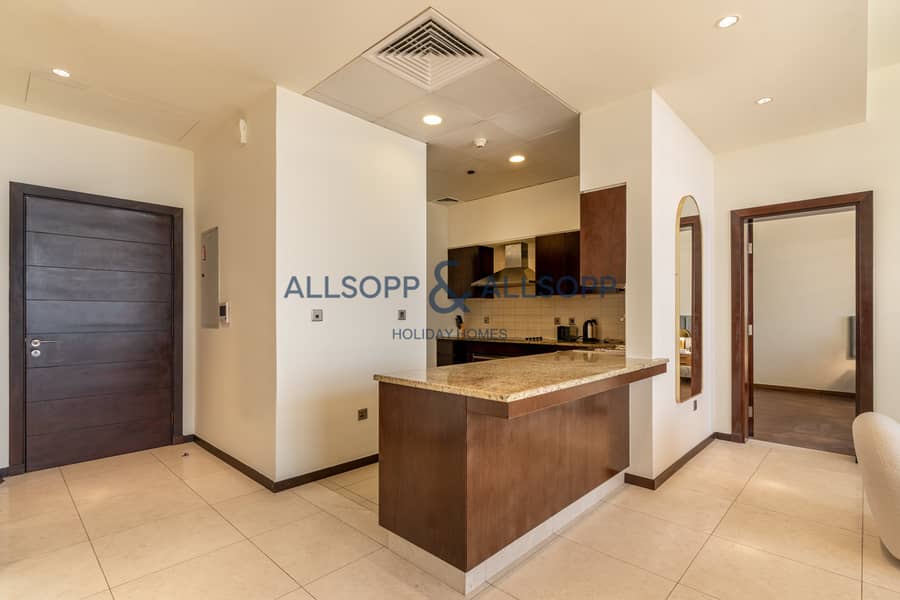 6 Kitchen Area