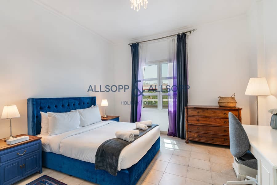 6 Bedroom Area