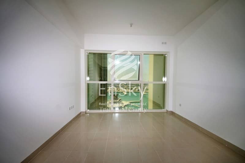 Beautiful and Spacious Unit with City View! Make it yours