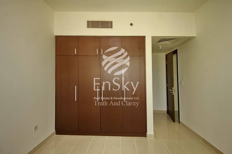 6 Beautiful and Spacious Unit with City View! Make it yours