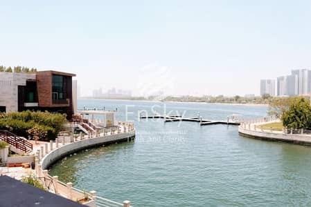 Spacious Waterfront 5 Bedroom Villa with 4 Parkings Spacious Waterfront 5 Bedroom Villa with 4 Parkings
