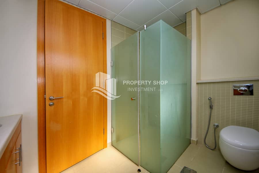 22 3-bedroom-villa-abu-dhabi-al-dar-al-raha-gardens-bathroom. JPG