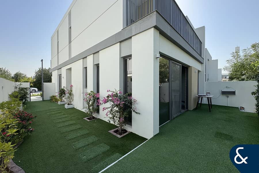 Opposite Pool & Park | Vacant | Landscaped Opposite Pool & Park | Vacant | Landscaped