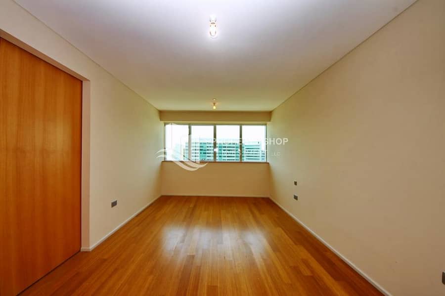 3 1943313-32833-Bedroom. jpg