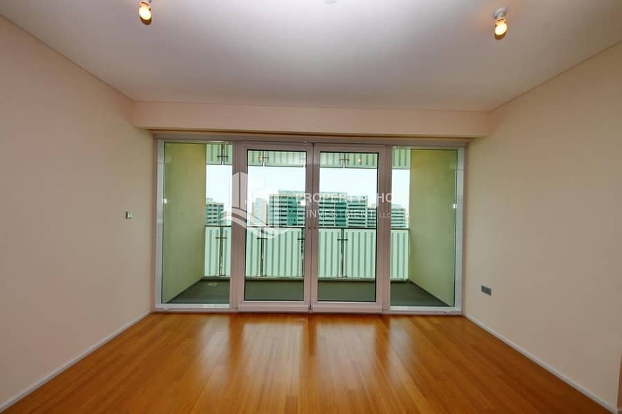 4 1943330-31729-Living Room. jpg