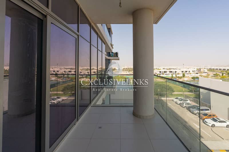 Studio | Large Balcony | Tennis Court View