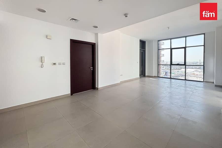 Spacious + Storage Prime Location Corner unit Spacious + Storage Prime Location Corner unit