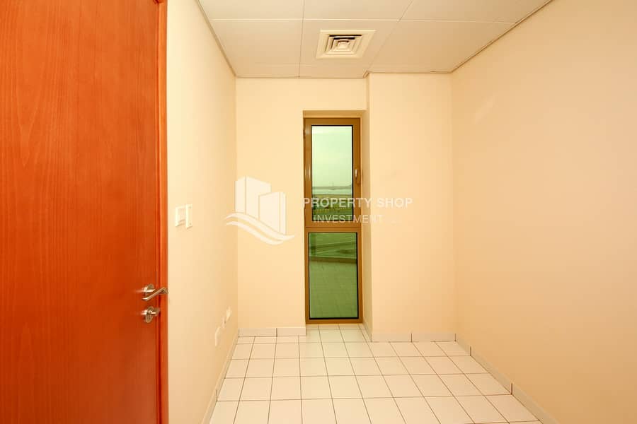 5 2-br-apartment-al-reem-island-shams-abu-dhabi-beach-tower-b-maidsroom. JPG