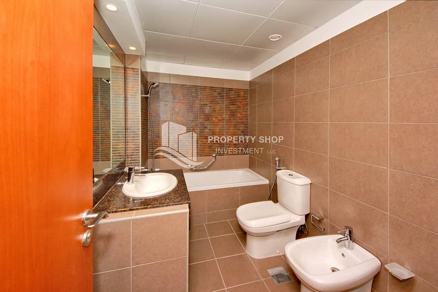 9 2-br-apartment-al-reem-island-shams-abu-dhabi-beach-tower-b-master-bathroom. JPG