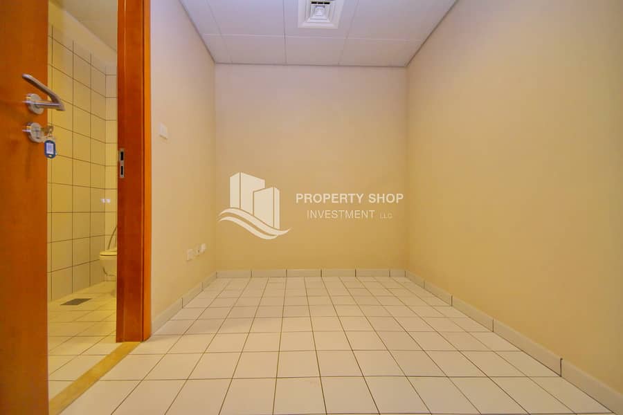 7 1-br-apartment-al-reem-island-shams-abu-dhabi-beach-tower-b-maidsroom. JPG