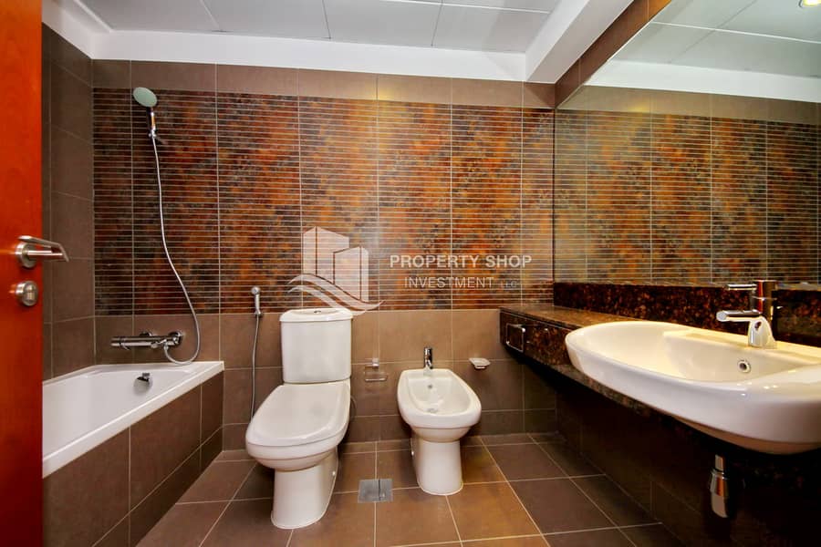 11 1-br-apartment-al-reem-island-shams-abu-dhabi-beach-tower-b-bathroom. JPG