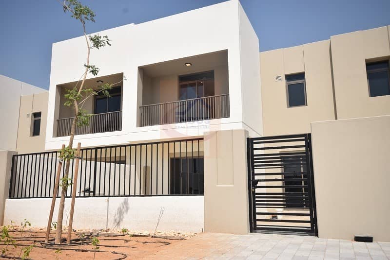 Brand New Type 5 Single Row 3BR+M Hayat Town Square by Nshama Brand New Type 5 Single Row 3BR+M Hayat Town Square by Nshama