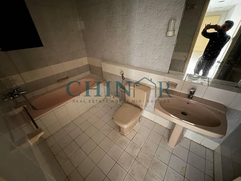 12 56fe85ab-4ac6-429b-94eb-ae31e9be7b39. jpg