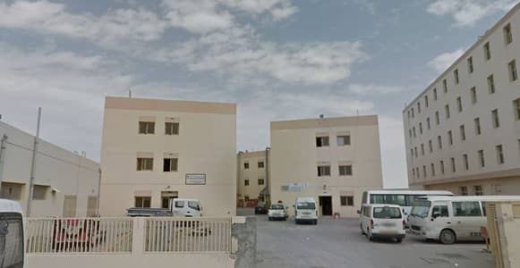 سكن عمال  للايجار في مجمع دبي للاستثمار، دبي - غرف معسكر العمل المعتمدة من وزارة الموارد البشرية والتوطين - سعة ستة (6) أشخاص في مجمع دبي للاستثمار 2 بسعر 2850 درهمًا إماراتيًا / غرفة شهريًا.