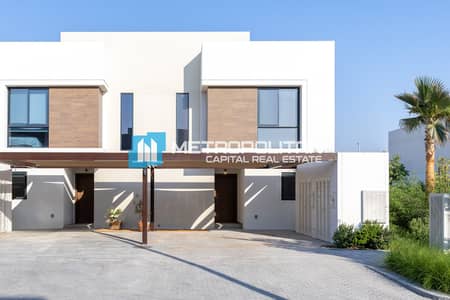 3 Bedroom Townhouse for Rent in Yas Island, Abu Dhabi - End Unit | Spacious 3BR+Maids TH | PLOT 2,180 SQFT