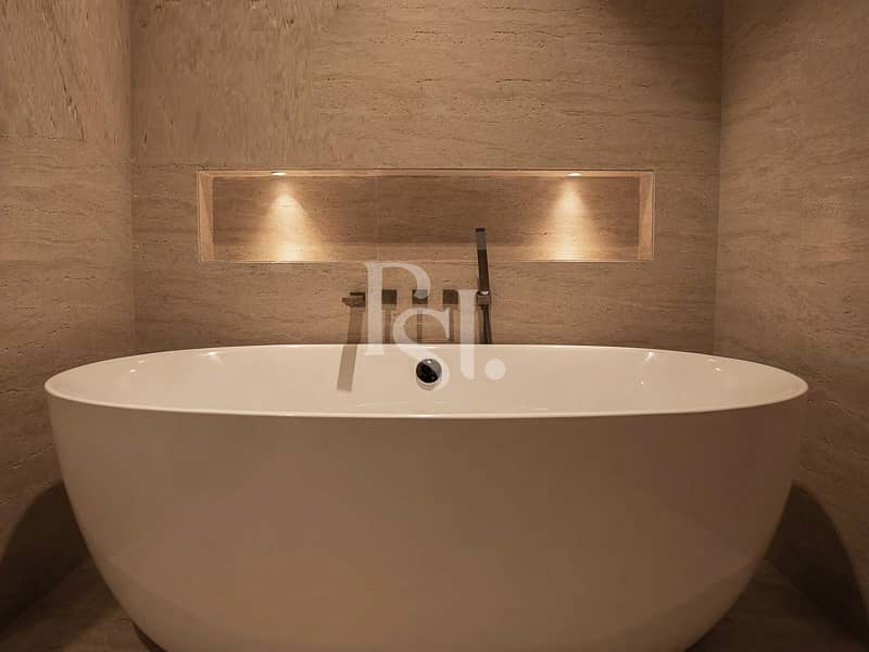 5 reem-one-five-shams-gate-district-abu-dhabi -bathroom. JPG