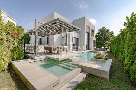 4 Bedroom Villa for Sale in Jumeirah Islands, Dubai - Full Lake View and Huge Plot | Upgraded Villa