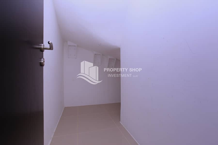 10 4-bedroom-villa-abu-dhabi-al-reef-manazel-mediterranean-village-store. JPG