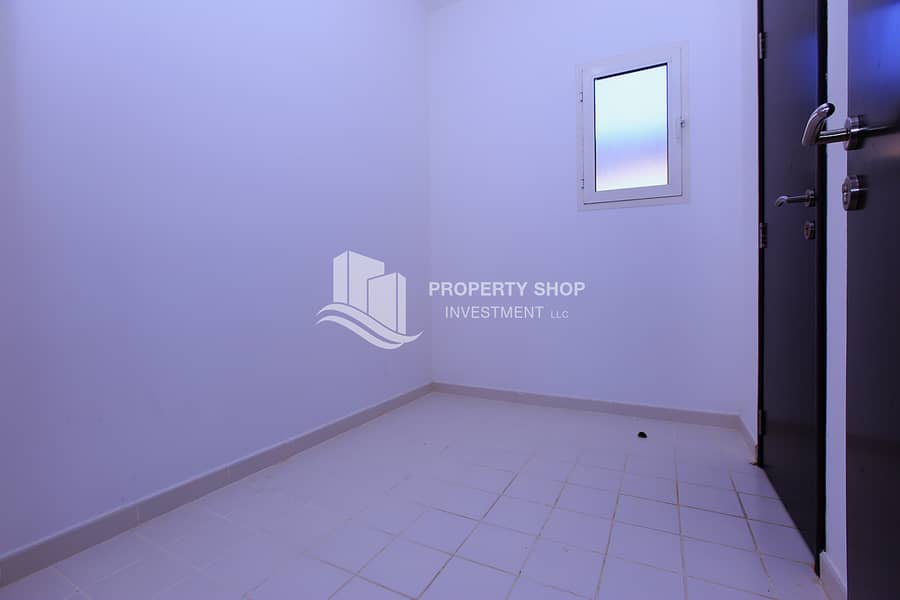 11 4-bedroom-villa-abu-dhabi-al-reef-manazel-mediterranean-village-maidsroom. JPG