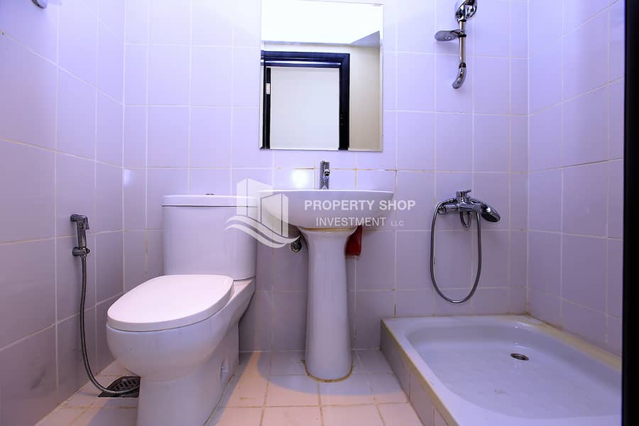 14 4-bedroom-villa-abu-dhabi-al-reef-manazel-mediterranean-village-maids-bathroom. JPG