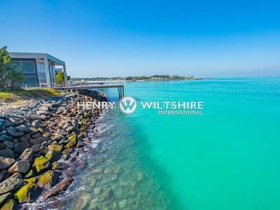 4 Bedroom Villa for Sale in Nurai Island, Abu Dhabi - Contemporary luxury directly on and over the sea!