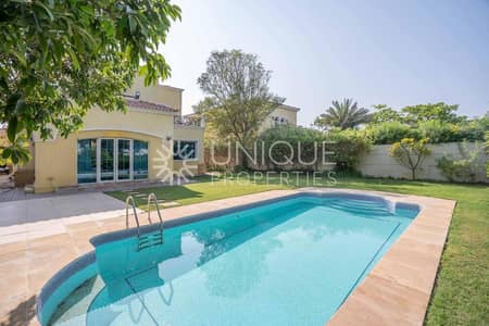 4 Bedroom Villa for Sale in Jumeirah Park, Dubai - Well Maintained | Single Row | Multiple Options