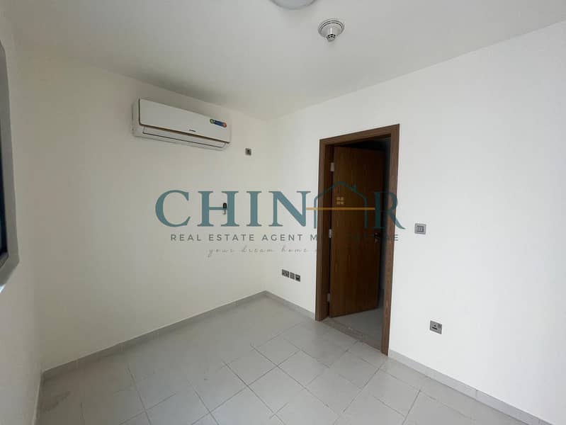 10 6c74cbcc-0383-45a7-aaa1-fac69a9d7e13. jpg