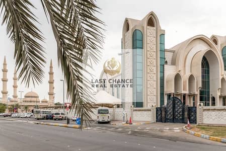 مبنى سكني 11 غرف نوم للبيع في المشرف، أبوظبي - shutterstock_1457961008-1-1. jpg