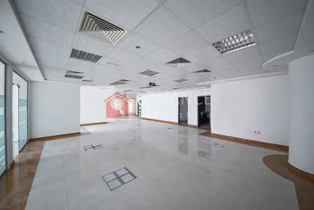 Large Office Space with Smart Technology Large Office Space with Smart Technology