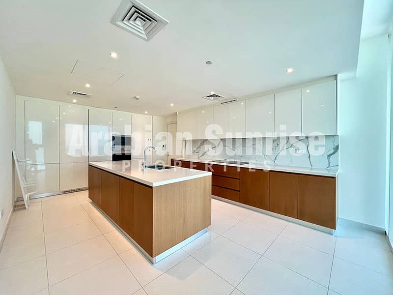 5 Mamsha-Al-Saadiyat-4BR-T-9-702-Kitchen. jpg