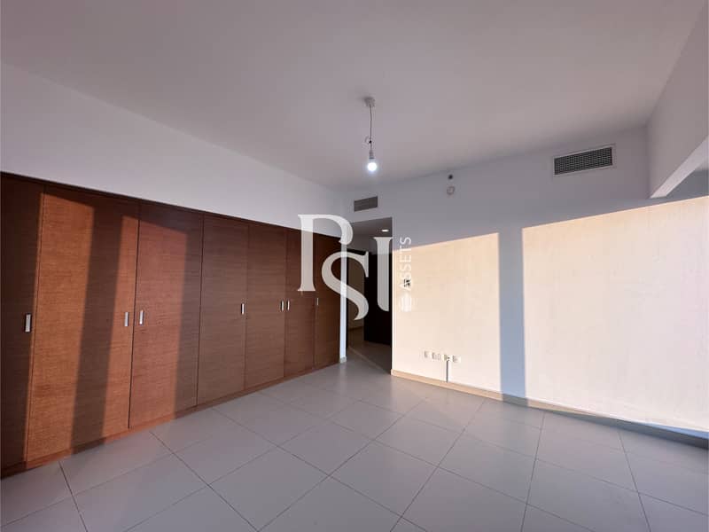 8 Gate tower -3Bedroom maid, reem island (3). jpg