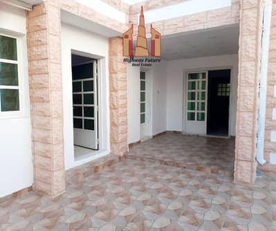 Like new villa hall Majlis big size parking 4 bedroom villa hot property just 75k